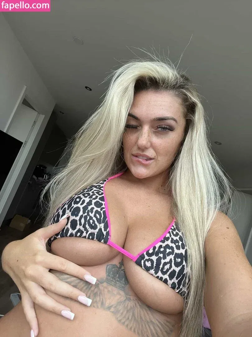 Hannah Band$ Onlyfans Photo Gallery 