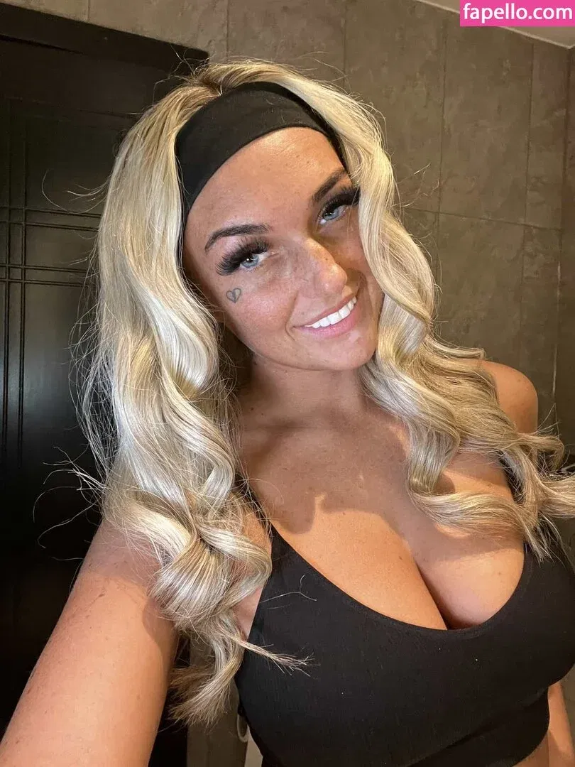 Hannah Band$ Onlyfans Photo Gallery 