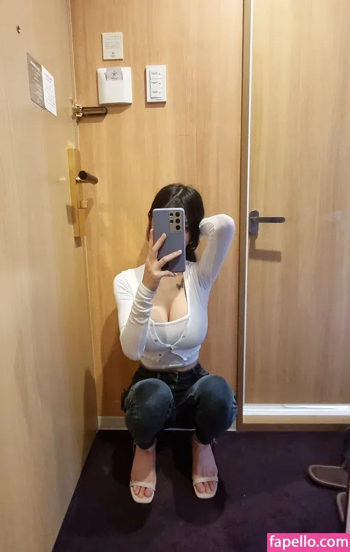 B698008 Onlyfans Photo Gallery 