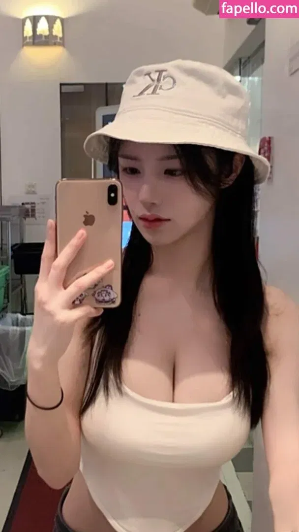 B698008 Onlyfans Photo Gallery 