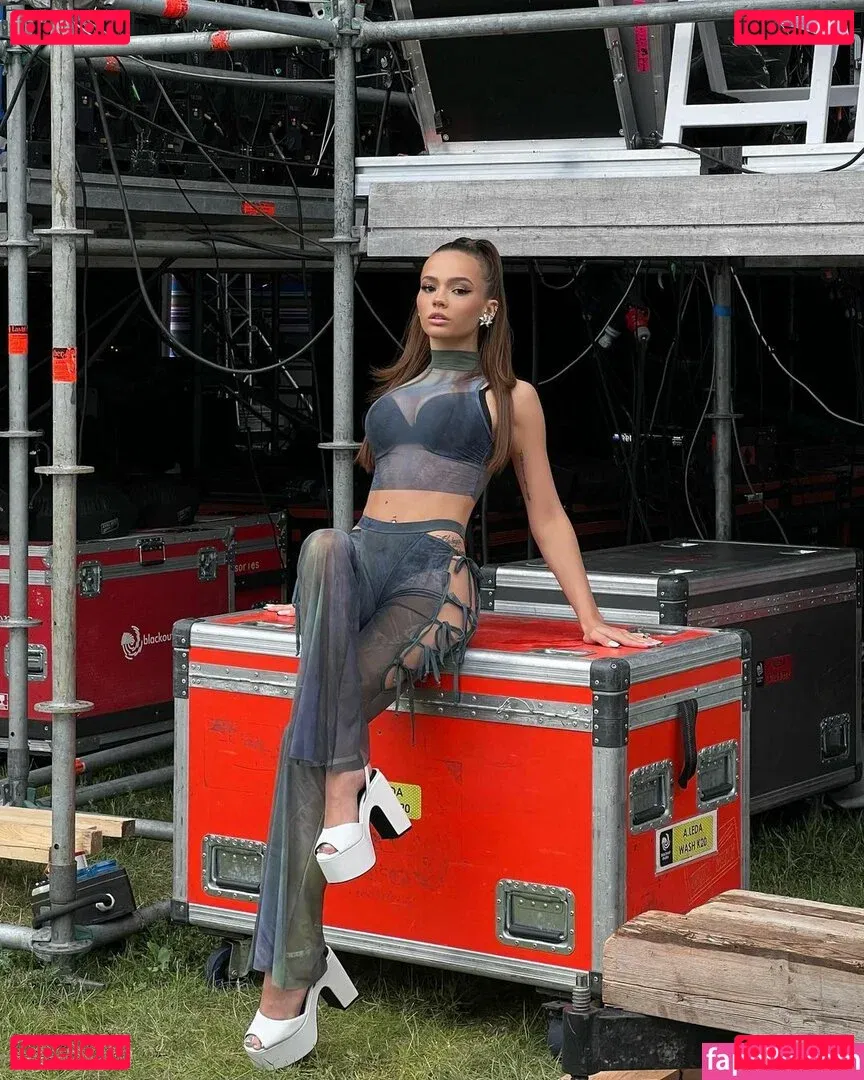 Valya Karnaval Onlyfans Photo Gallery 