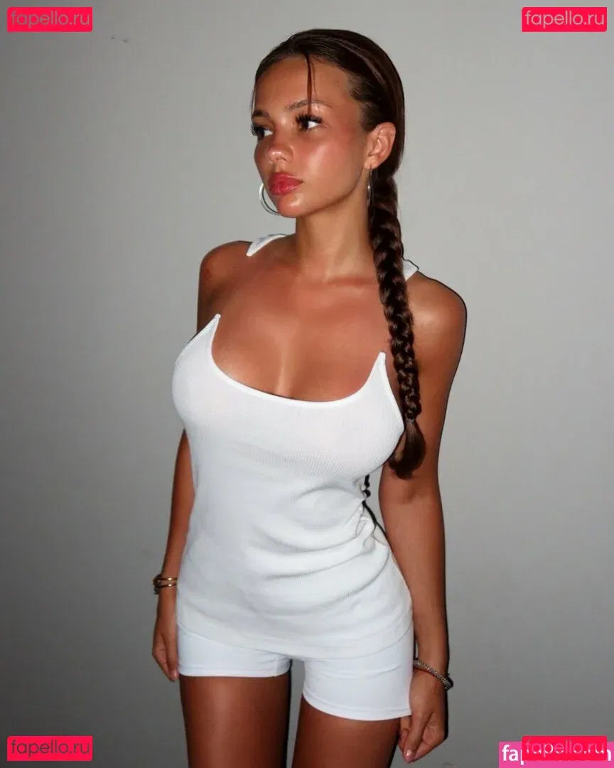 Valya Karnaval Onlyfans Photo Gallery 