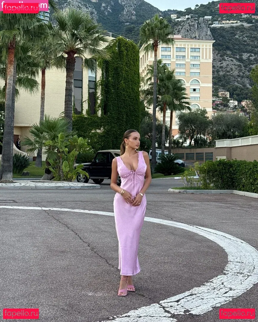 Valya Karnaval Onlyfans Photo Gallery 