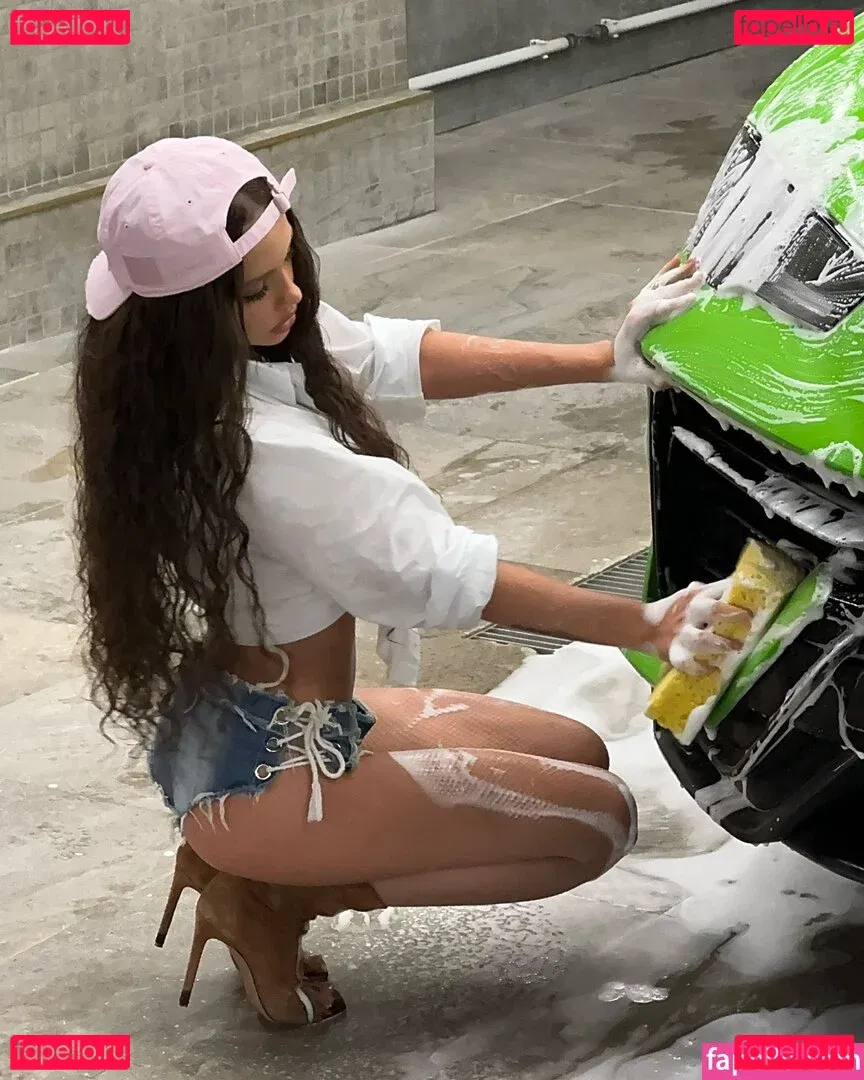 Valya Karnaval Onlyfans Photo Gallery 