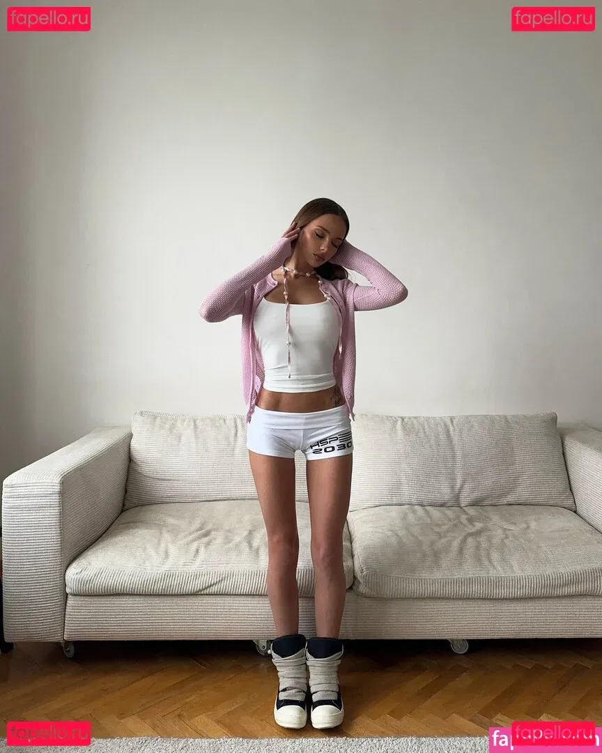 Valya Karnaval Onlyfans Photo Gallery 