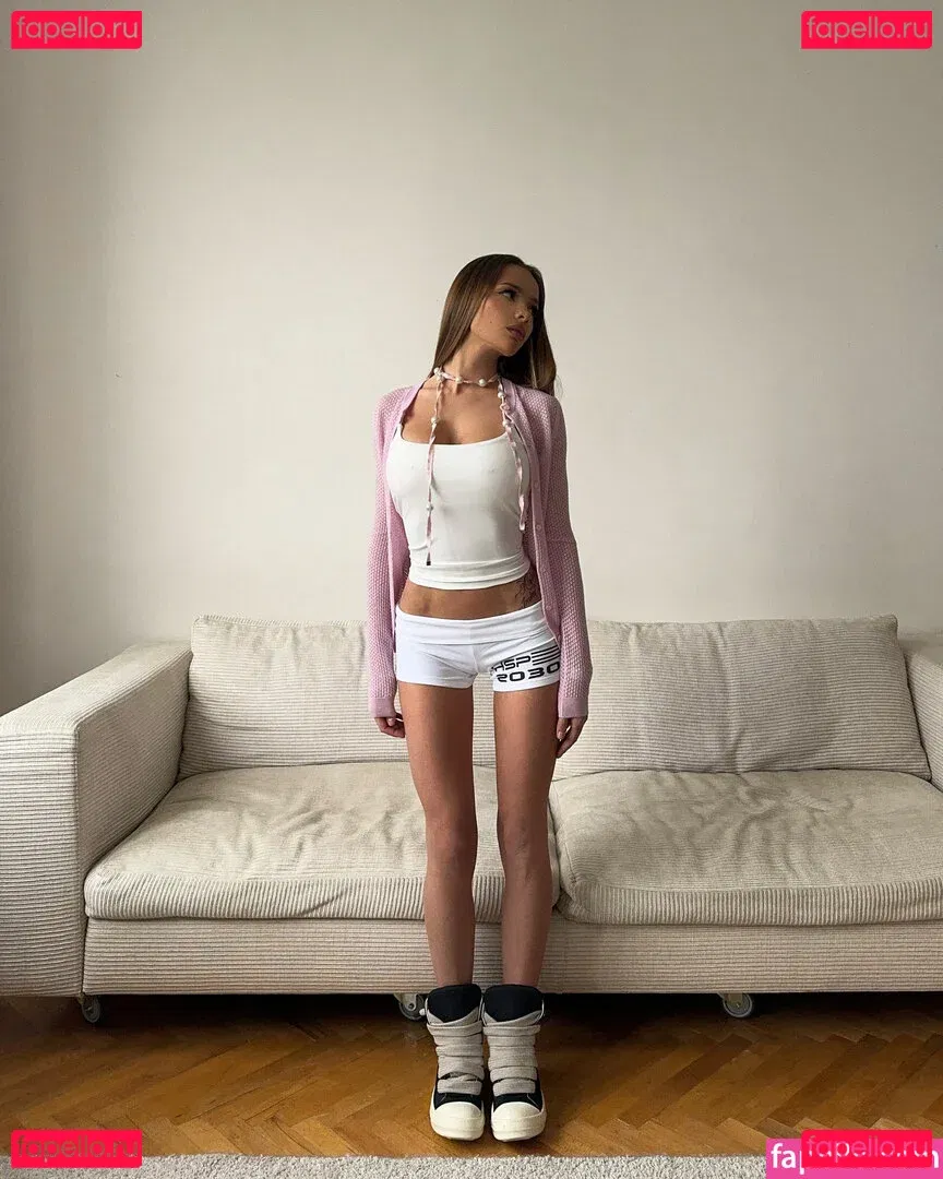 Valya Karnaval Onlyfans Photo Gallery 