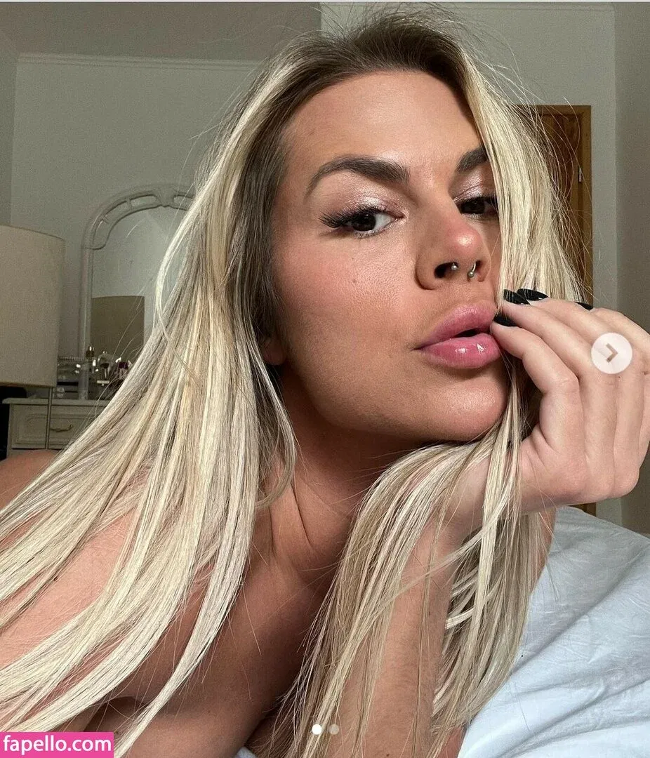 Zlata Shine - Onlyfans Photo Gallery 