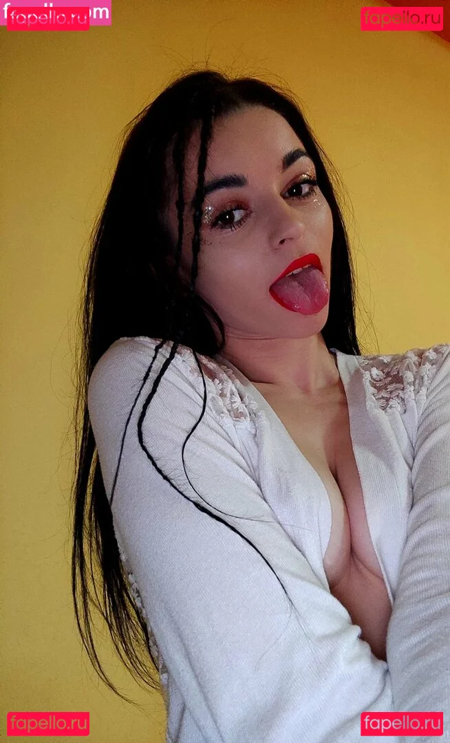 Little Maya Onlyfans Photo Gallery 