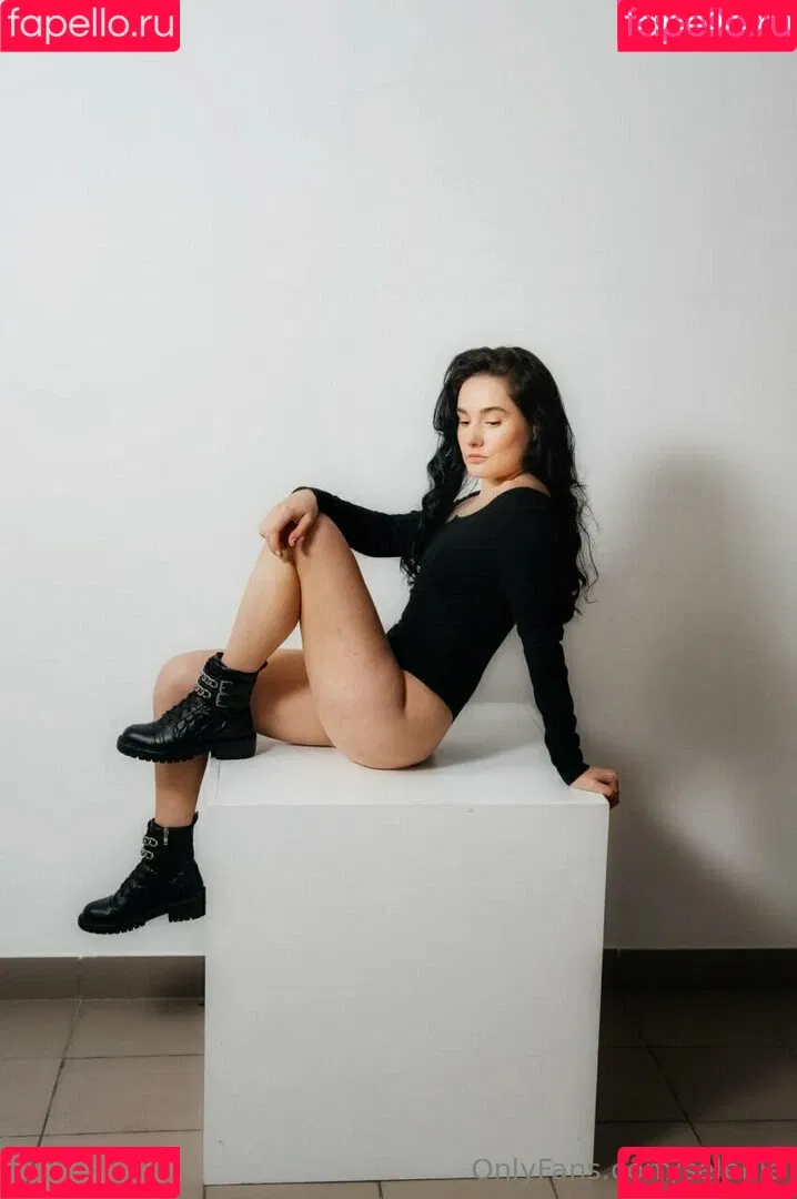 selenie Onlyfans Photo Gallery 