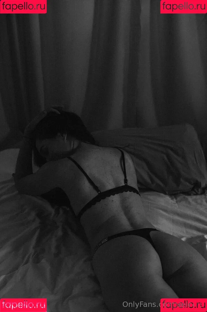 selenie Onlyfans Photo Gallery 