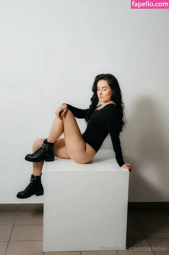 selenie Onlyfans Photo Gallery 