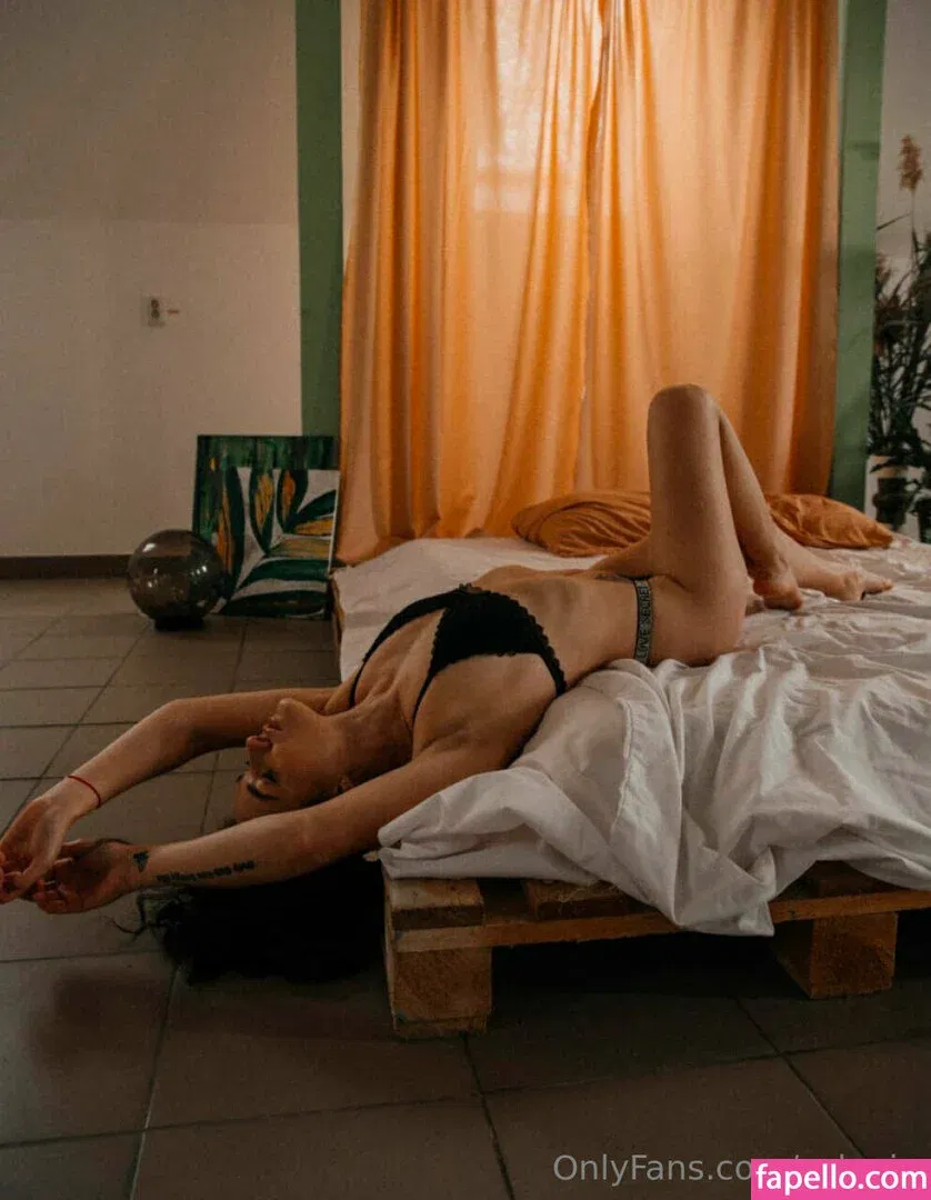 selenie Onlyfans Photo Gallery 