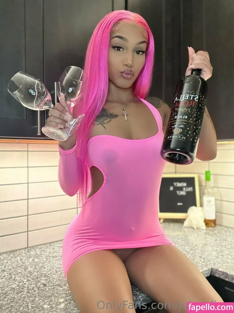 juicy.diorr Onlyfans Photo Gallery 