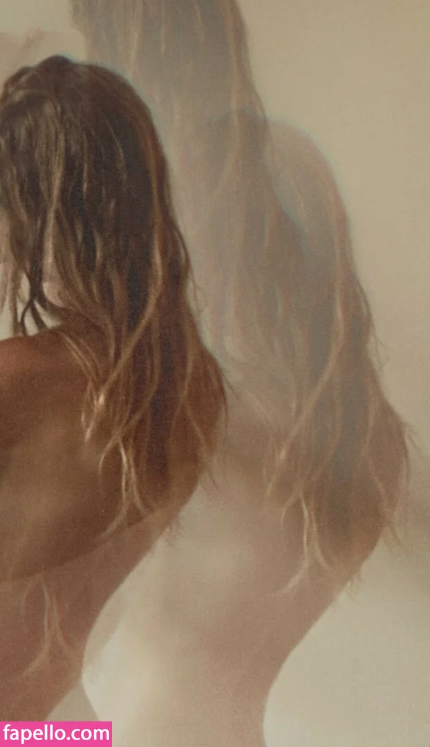 Sasha Luss Onlyfans Photo Gallery 