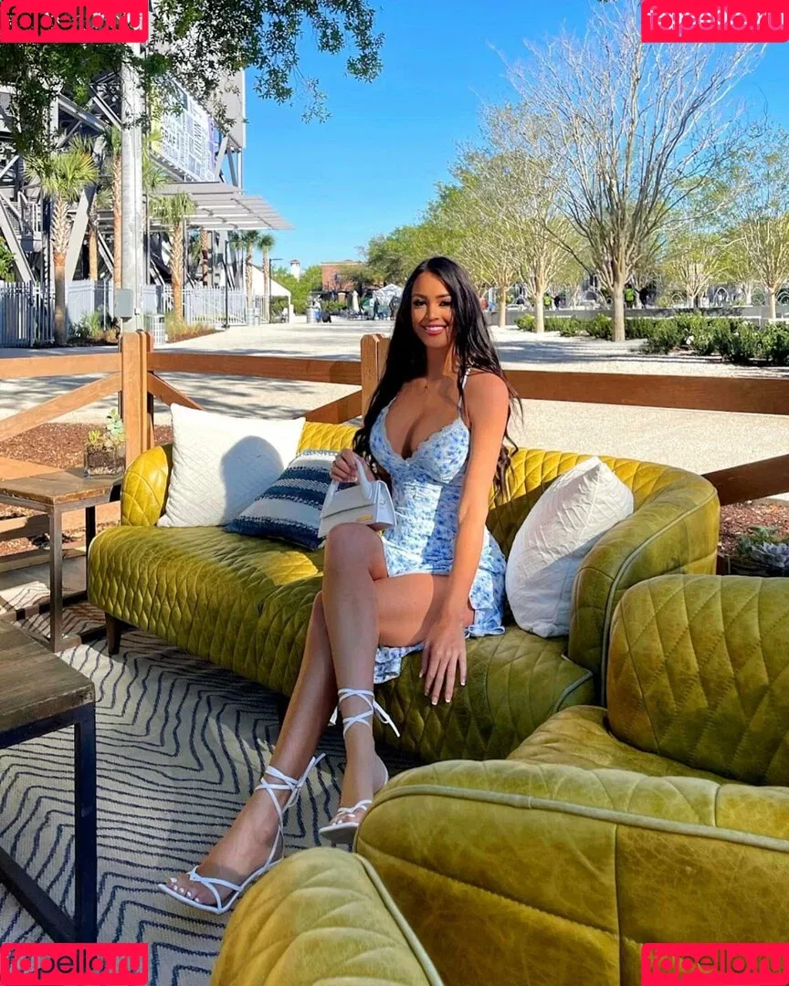 Rachel Stuhlmann Onlyfans Photo Gallery 