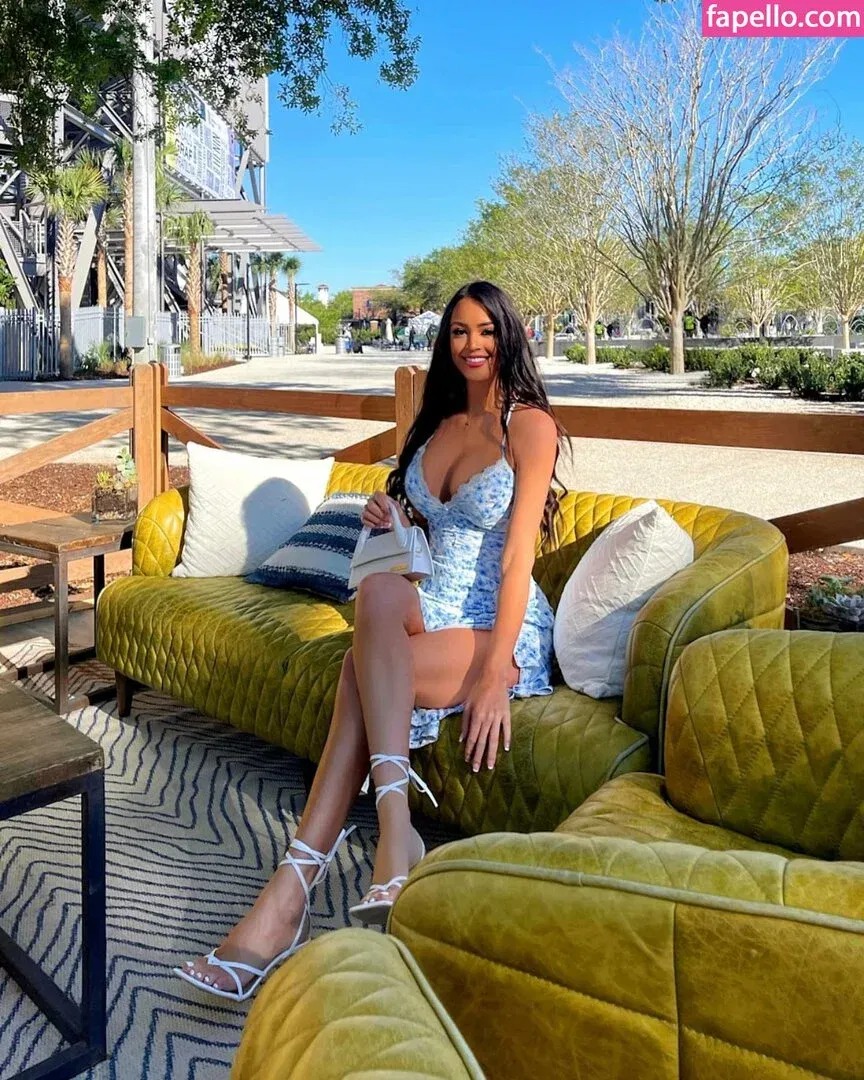 Rachel Stuhlmann Onlyfans Photo Gallery 