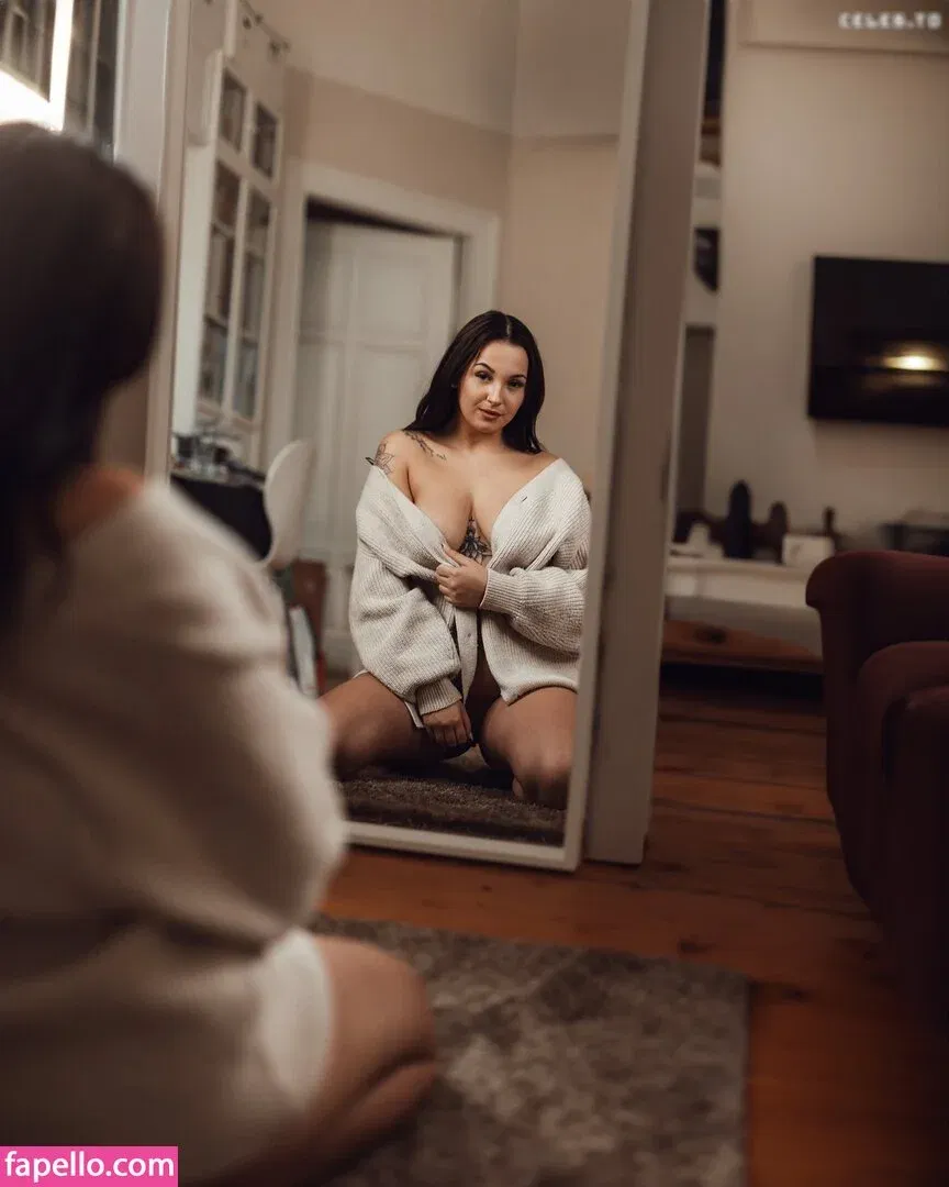 Amelie.gr_ Onlyfans Photo Gallery 