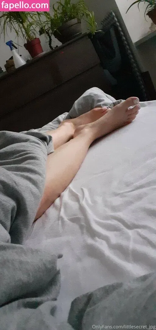 littlesecret.jpg Onlyfans Photo Gallery 