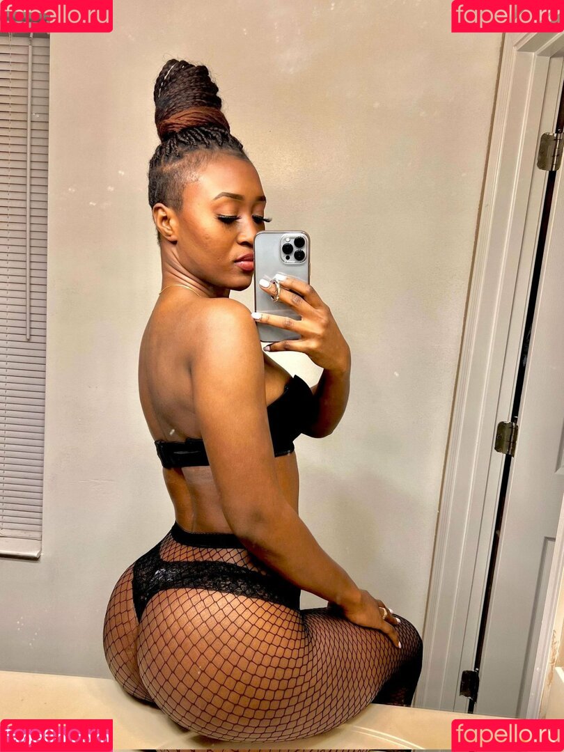 Queen Aminata Onlyfans Photo Gallery 