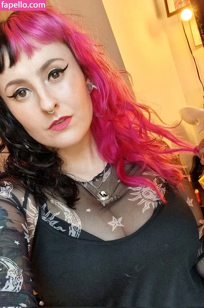 Scarlet Vulpes Onlyfans Photo Gallery 