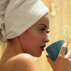 bloondinaa Onlyfans Photo Gallery 