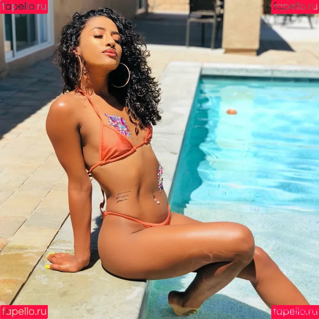 Official Janina Onlyfans Photo Gallery 