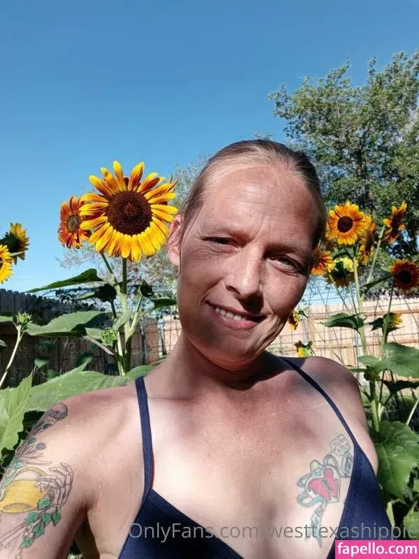 WestTexasHippie Onlyfans Photo Gallery 