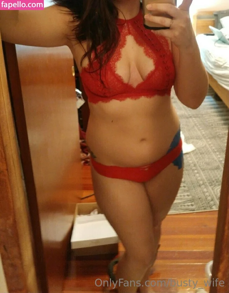 busty_wife Onlyfans Photo Gallery 