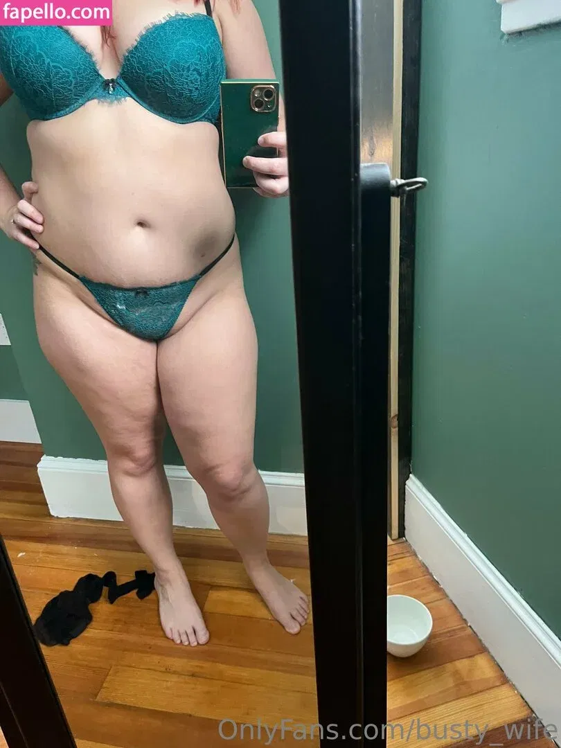 busty_wife Onlyfans Photo Gallery 