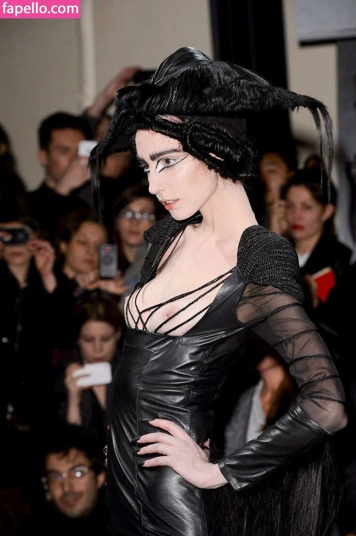 Amelie Lens Onlyfans Photo Gallery 