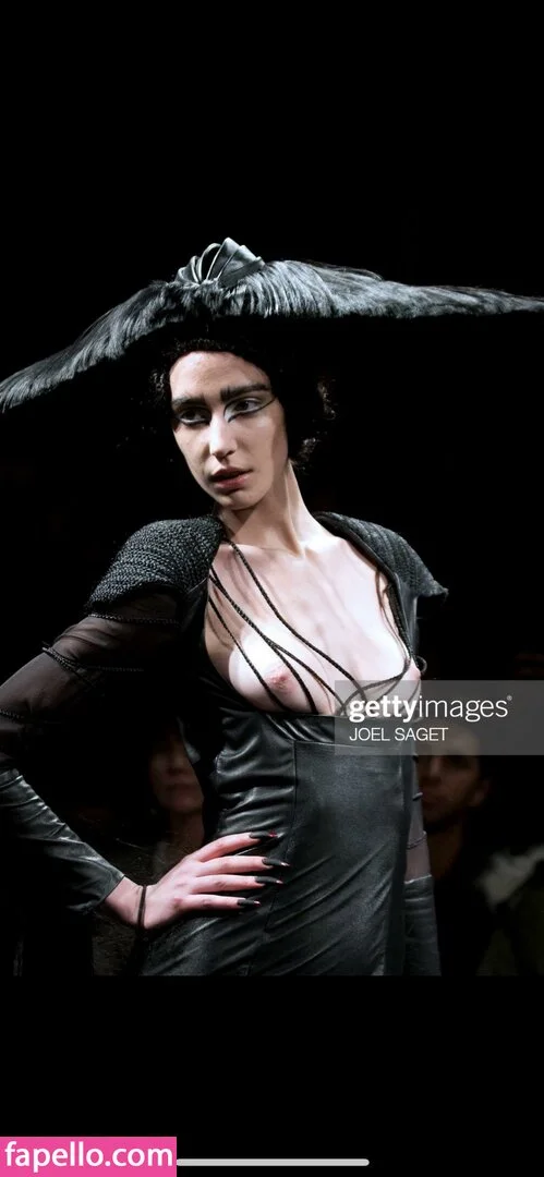 Amelie Lens Onlyfans Photo Gallery 