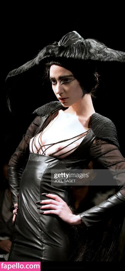 Amelie Lens Onlyfans Photo Gallery 