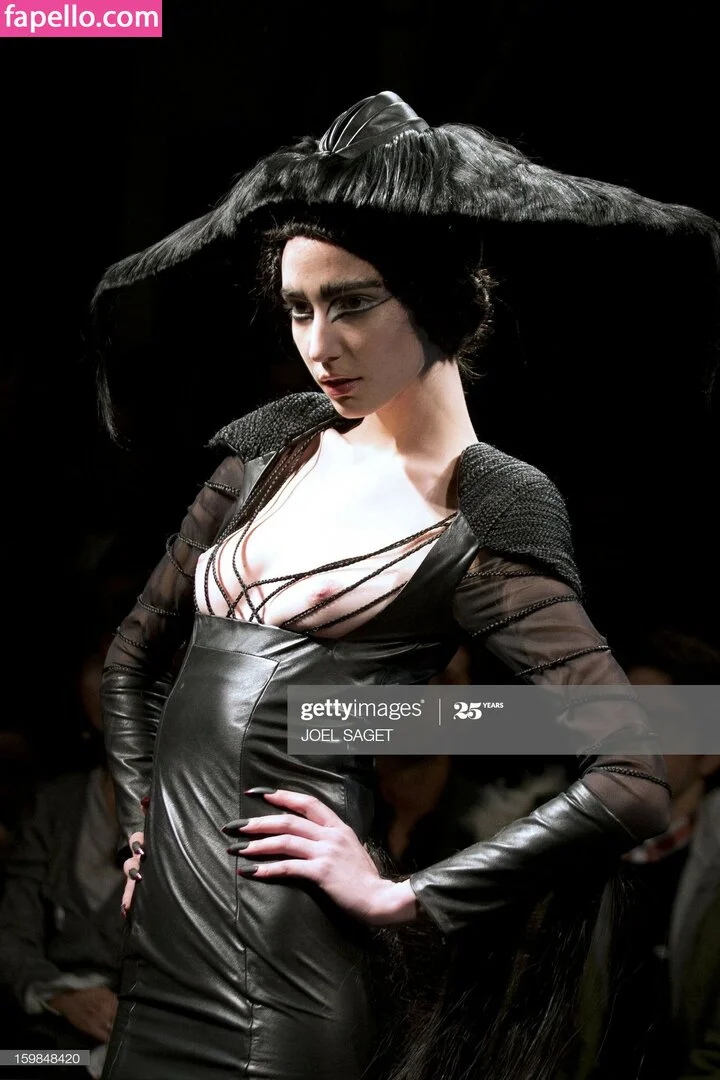 Amelie Lens Onlyfans Photo Gallery 