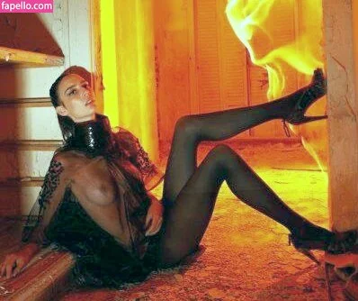 Amelie Lens Onlyfans Photo Gallery 