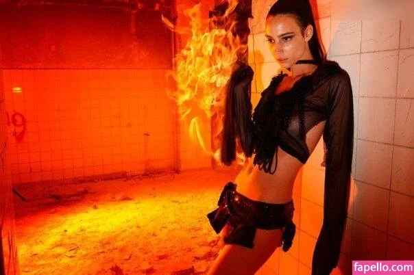 Amelie Lens Onlyfans Photo Gallery 