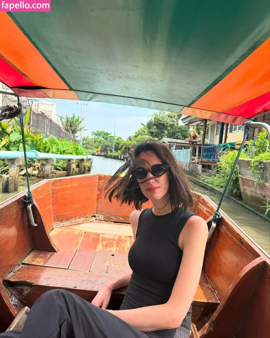 Amelie Lens Onlyfans Photo Gallery 