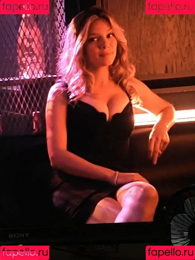 Tracy Spiridakos Onlyfans Photo Gallery 