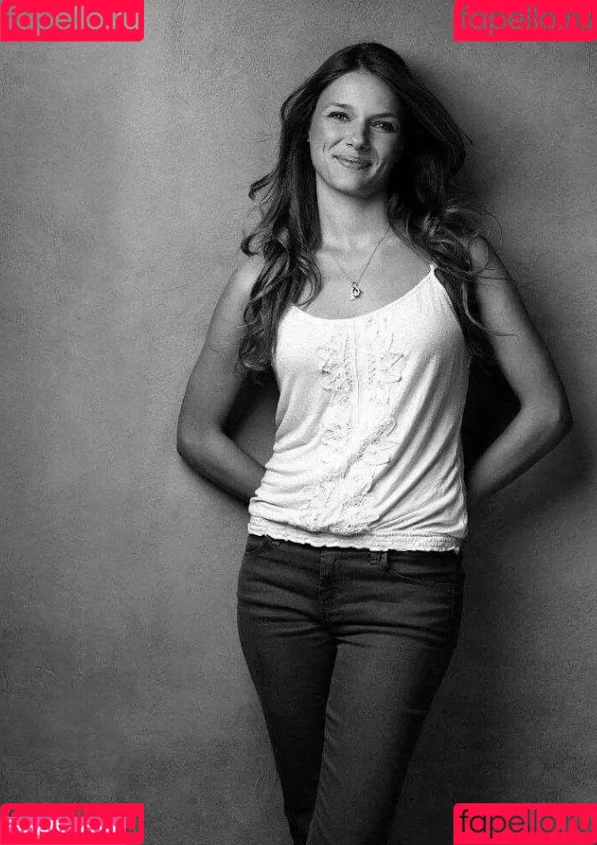 Tracy Spiridakos Onlyfans Photo Gallery 