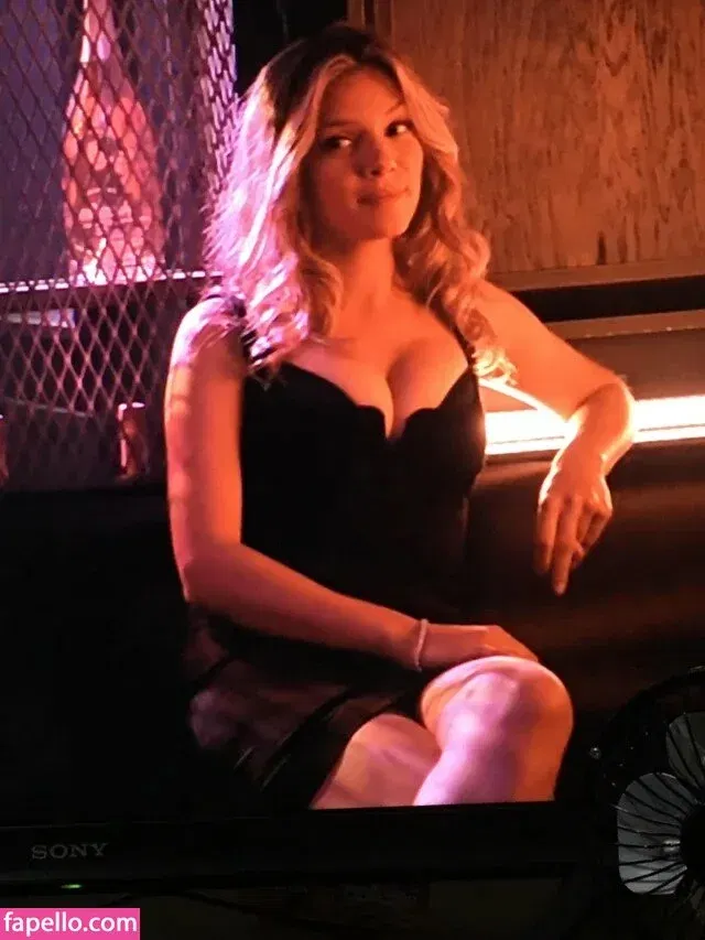 Tracy Spiridakos Onlyfans Photo Gallery 