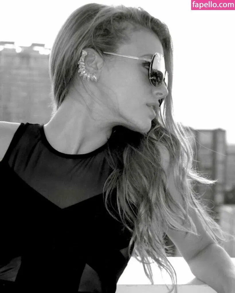 Tracy Spiridakos Onlyfans Photo Gallery 