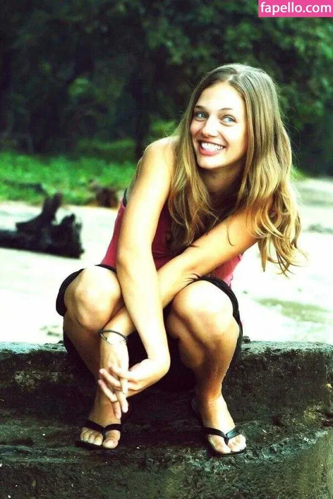 Tracy Spiridakos Onlyfans Photo Gallery 