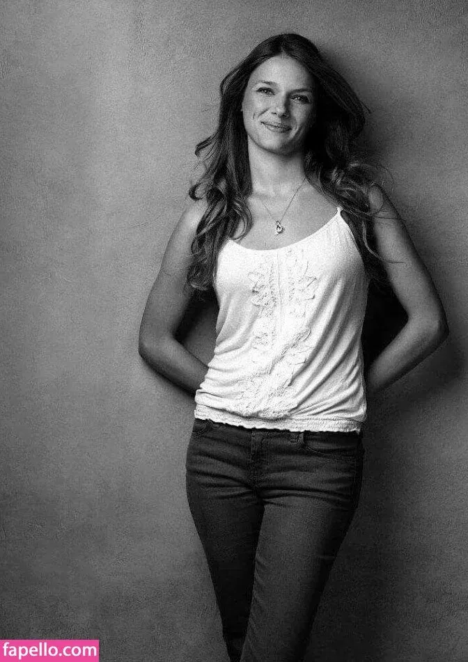 Tracy Spiridakos Onlyfans Photo Gallery 