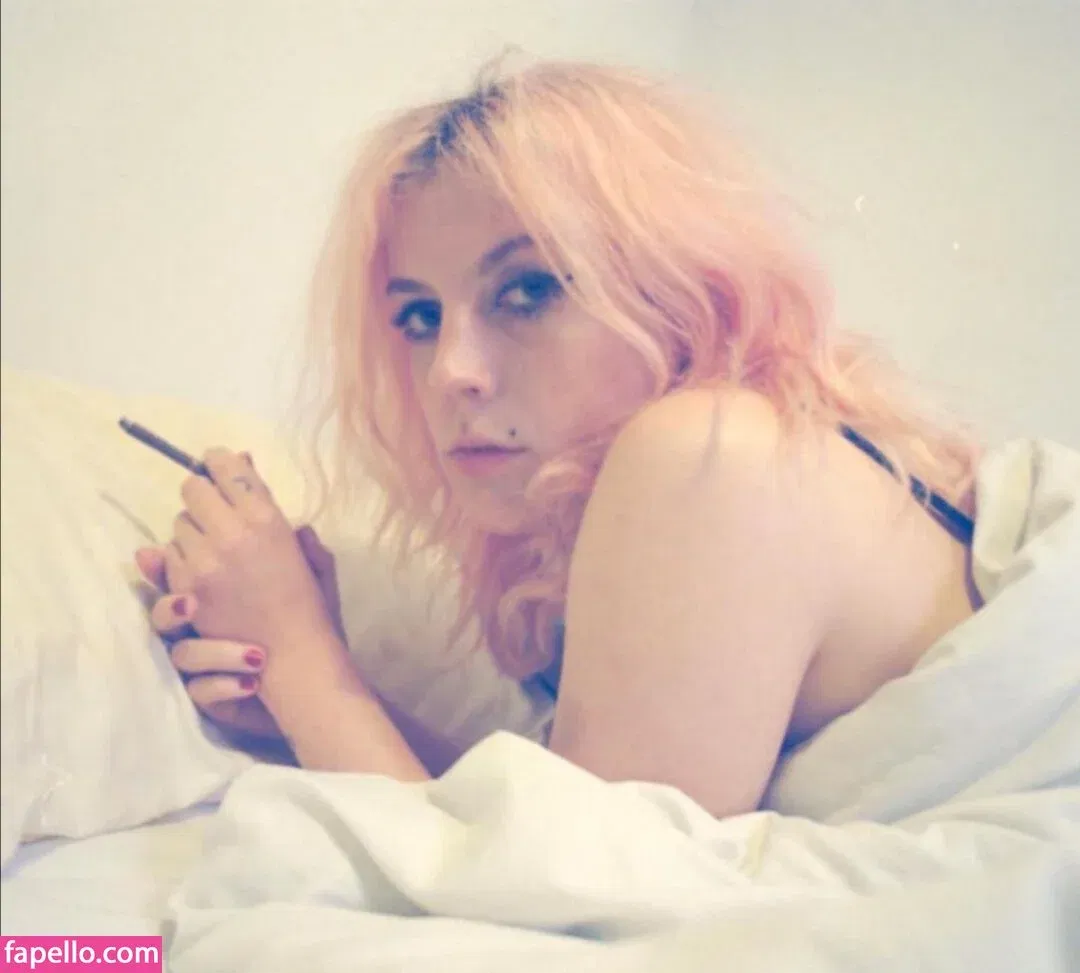 Izzy Phillips Onlyfans Photo Gallery 