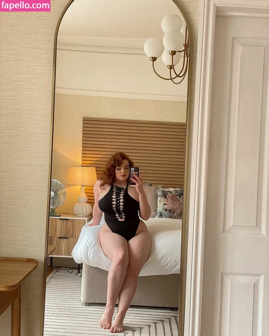 MissDeadlyRed Onlyfans Photo Gallery 