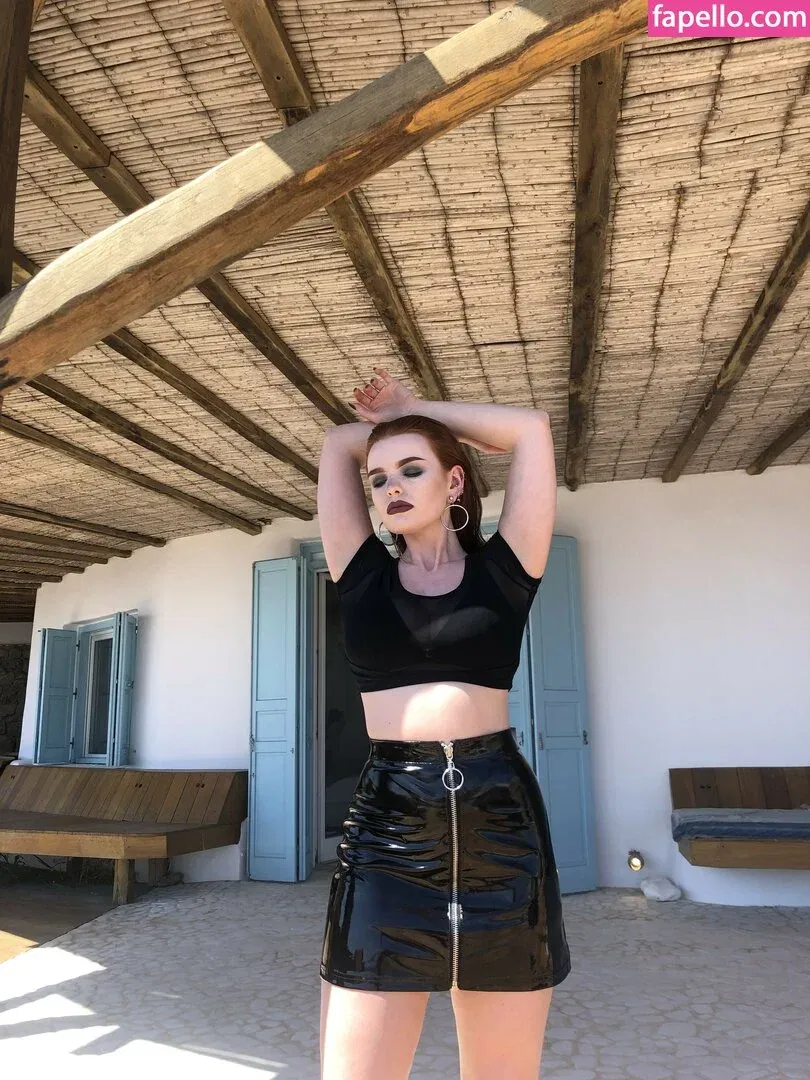 MissDeadlyRed Onlyfans Photo Gallery 