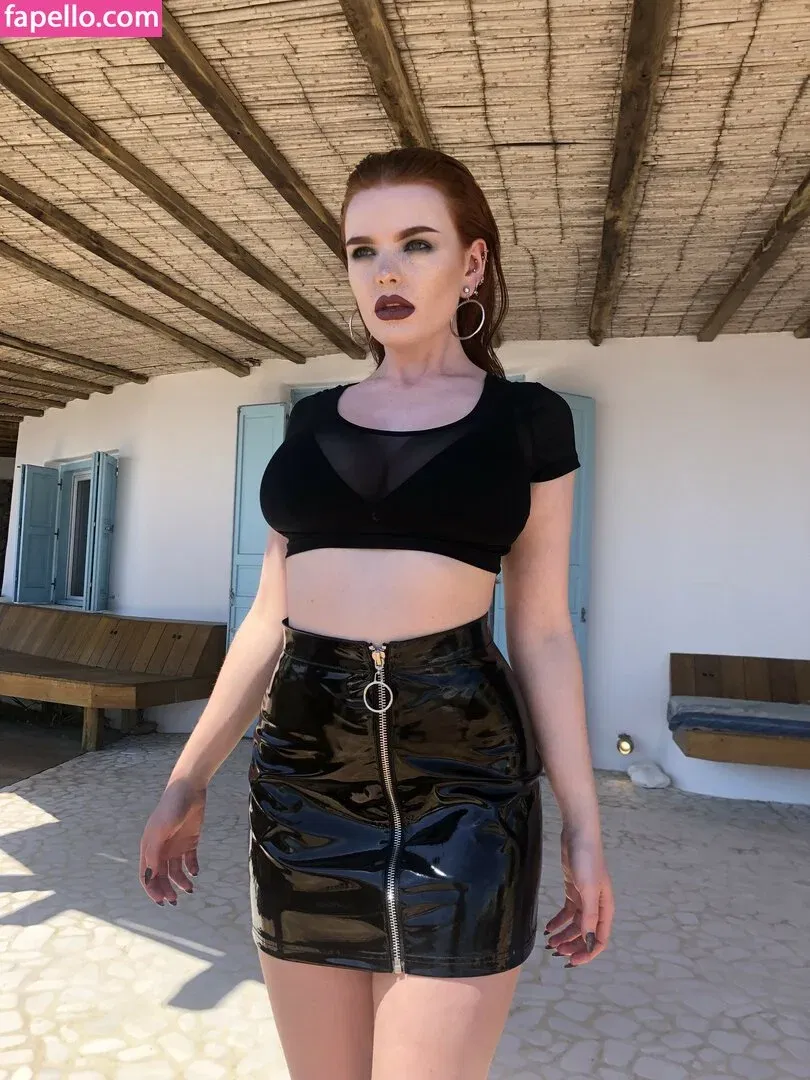 MissDeadlyRed Onlyfans Photo Gallery 