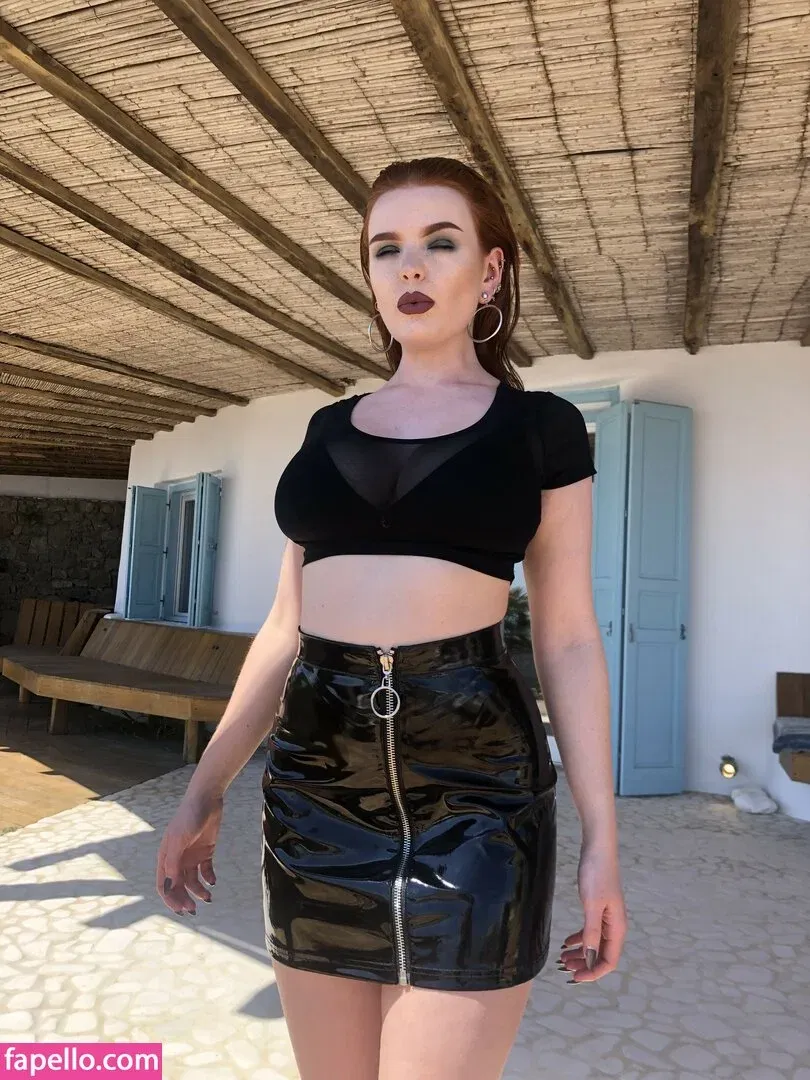 MissDeadlyRed Onlyfans Photo Gallery 