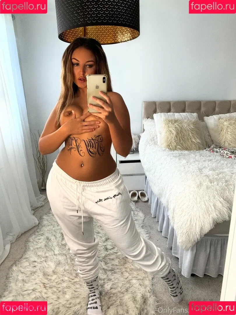 chloxo22 Onlyfans Photo Gallery 