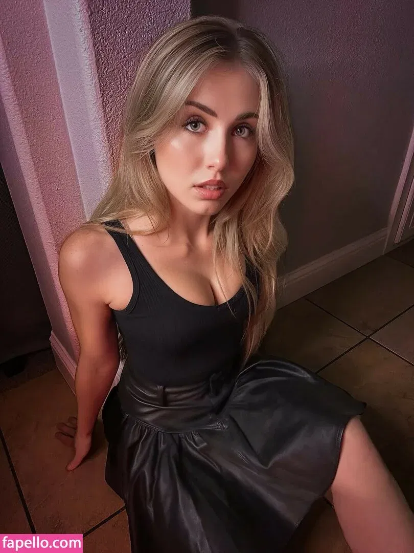 Nicki Taylor Onlyfans Photo Gallery 