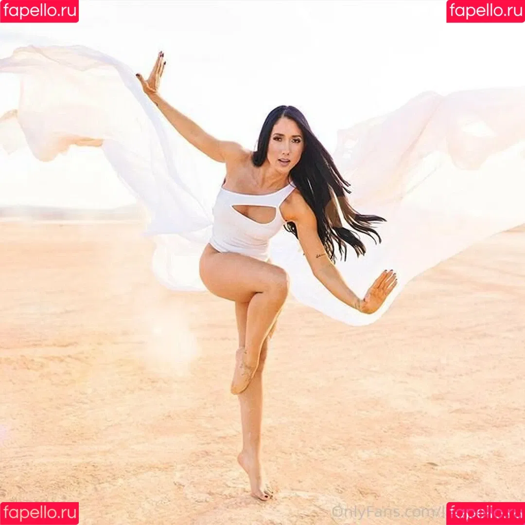 leahshines Onlyfans Photo Gallery 